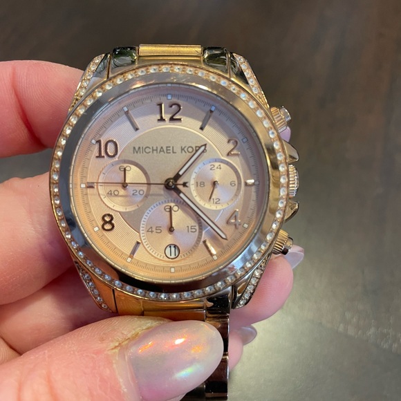 Michael Kors Rose Gold Watch - Picture 6 of 7